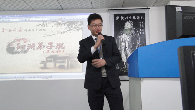 兄道友，弟道恭。兄弟睦，孝在中
