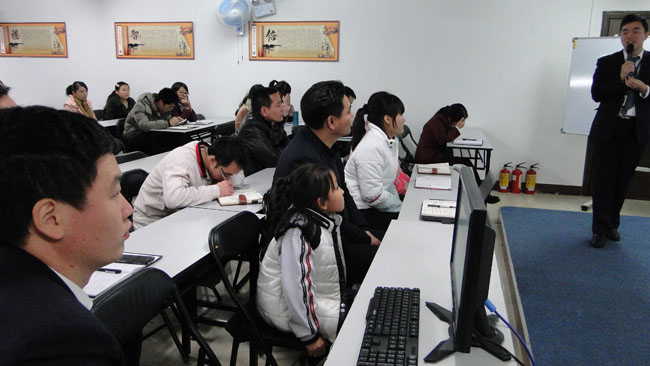 兄道友，弟道恭。兄弟睦，孝在中