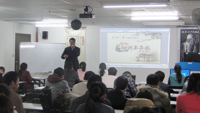 兄道友，弟道恭。兄弟睦，孝在中