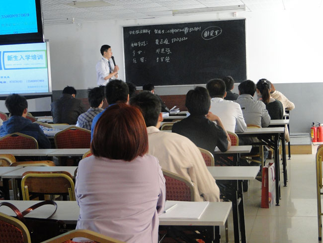 2013年12月，學(xué)員入學(xué)培訓(xùn)