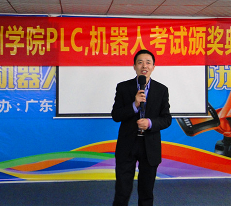 廣東智通職業(yè)培訓學院院長黃廷勝為學員鼓舞大氣，激勵學員好好學習